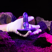 Анальная пробка с вибрацией и пульсацией Hueman - Supernova Thrusting Buttplug